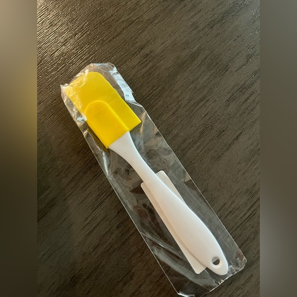 Sandwich cutter/sealer and Mini spatula - Picture 3 of 3